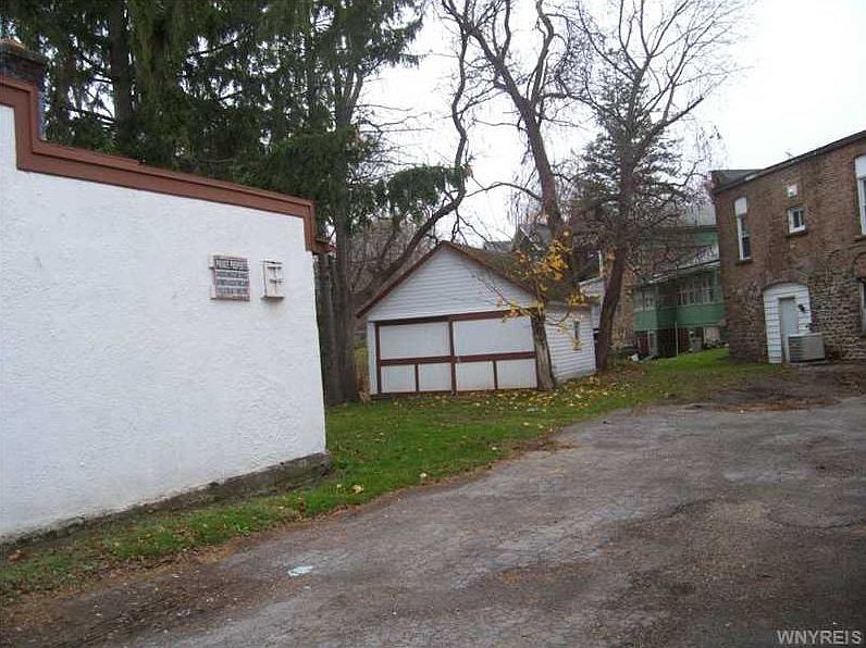2nd image of 25 Mechanic St
