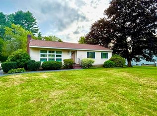 28 Garrison Rd, Chelmsford, MA 01824