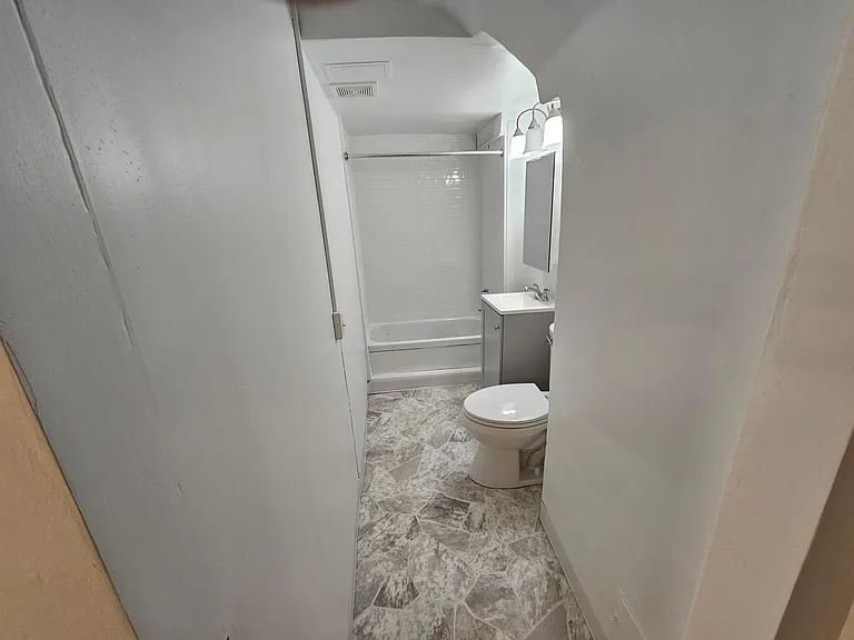 412 Forest St #2 — Photo 6