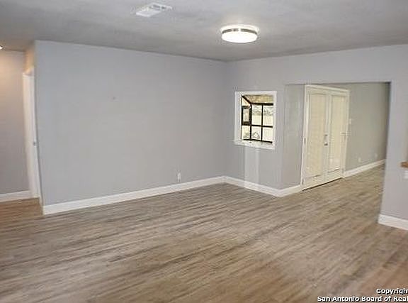 3rd image of 2111 Petersburg St