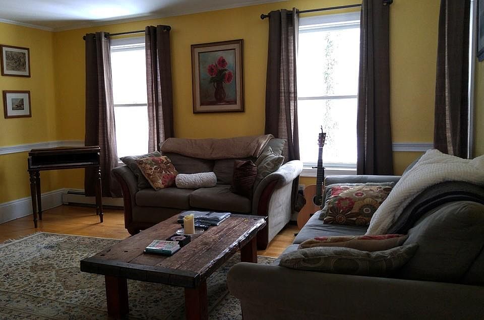 2nd image of 956 Bay Rd #2