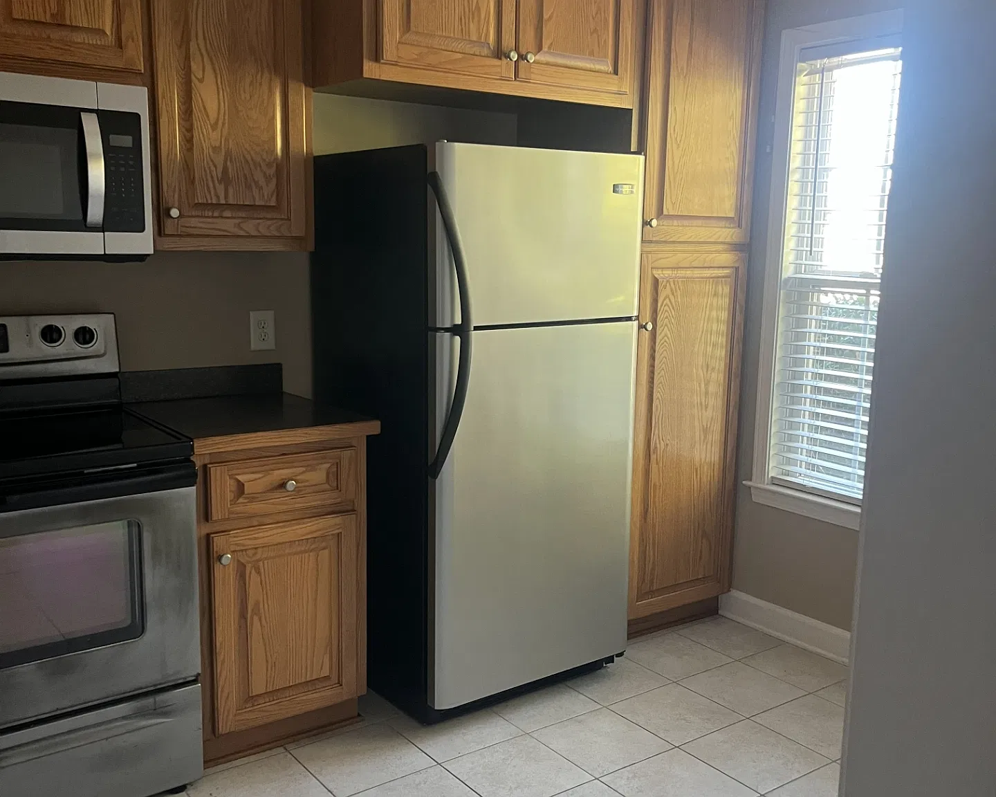 2 bed, 1090 sqft, $1,195 — Photo 3