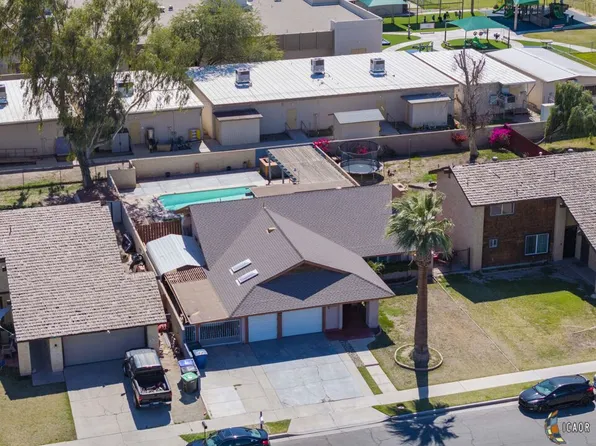 1735 Desert Gardens Dr, El Centro, CA 92243