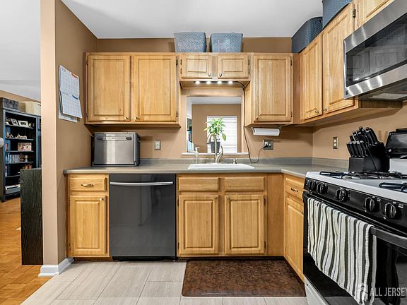 5th image of 299 Vasser Dr