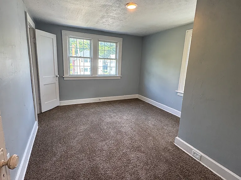 910 Whittier Ave — Photo 9
