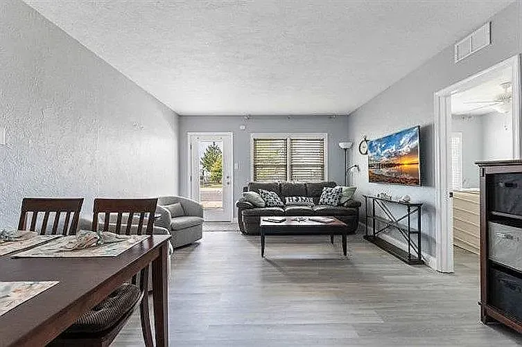 301 E Lavender Rd #B — Photo 8
