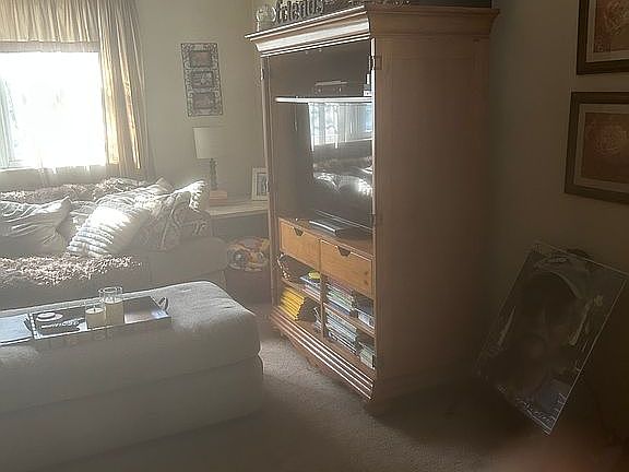 3rd image of 294 W Cardinal Ave