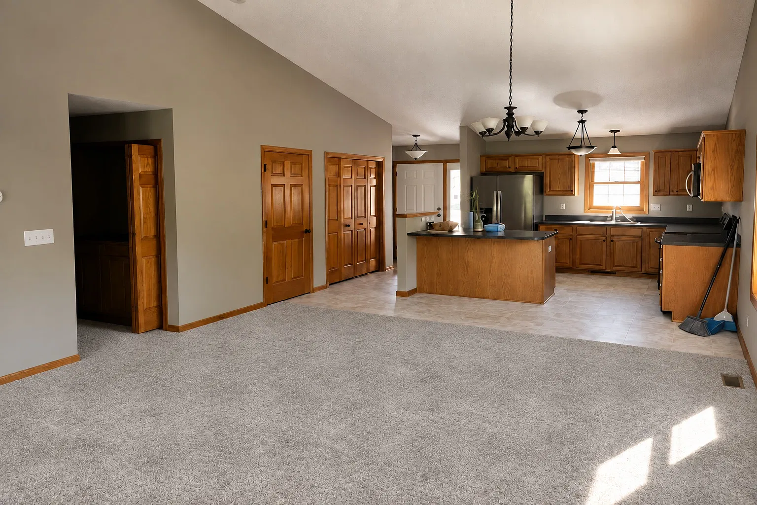 3 bed, 2.5 bath, 1900 sqft, $2,275 — Photo 4