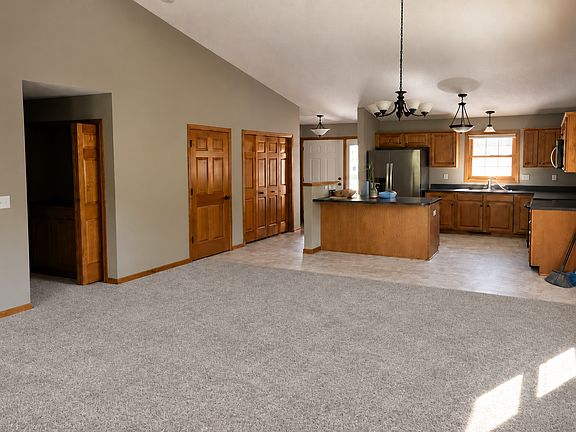 4th image of 3125 Furness Pl N