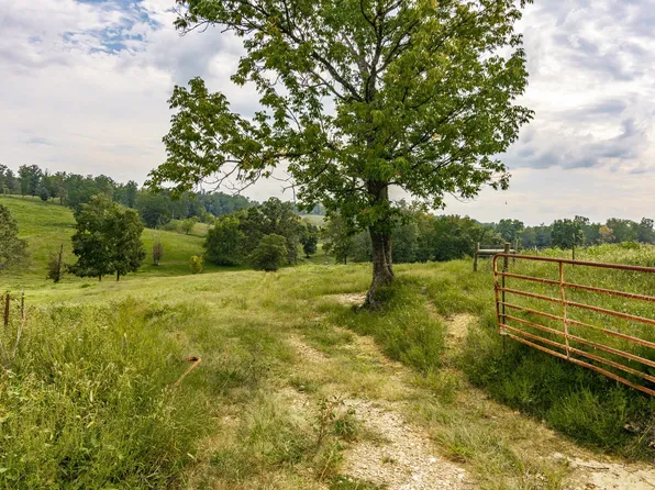 104 Old Fairfield Rd, Westmoreland, TN 37186