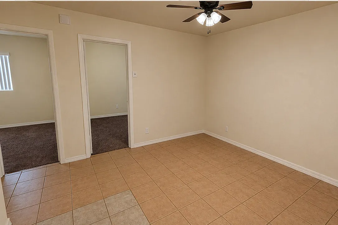 2 bed, 910 sqft, $2,700 — Photo 4