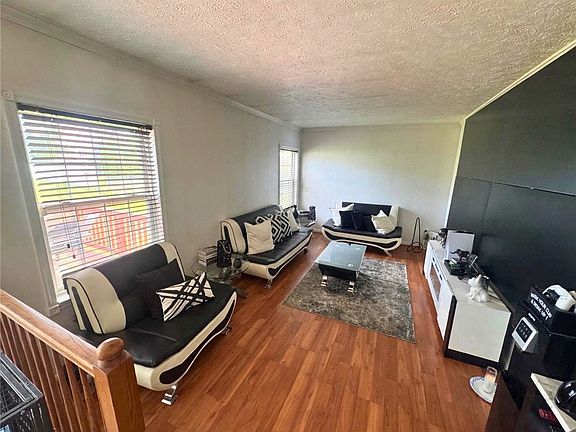 3rd image of 604 Kirk Rd