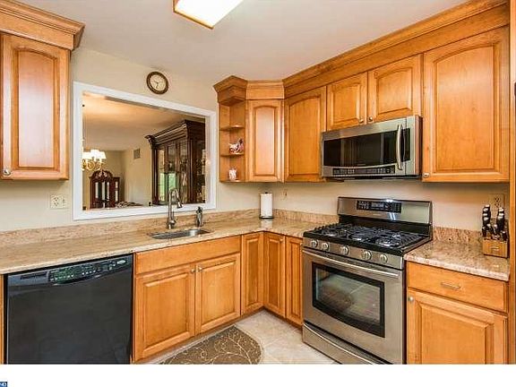 2nd image of 114 Knollwood Ct