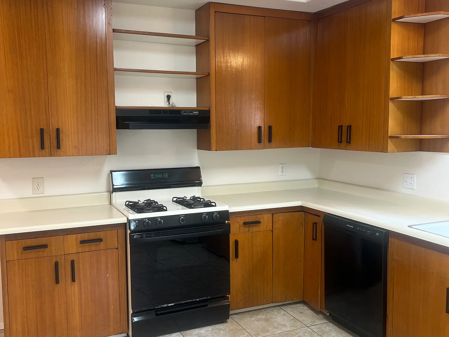 3 bed, 1200 sqft, $1,700 — Photo 2