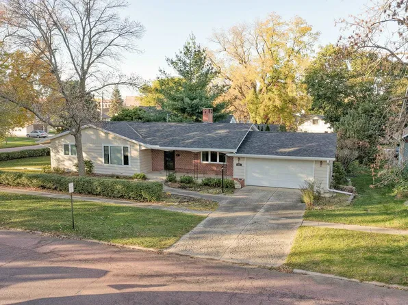 610 20th St, Spirit Lake, IA 51360