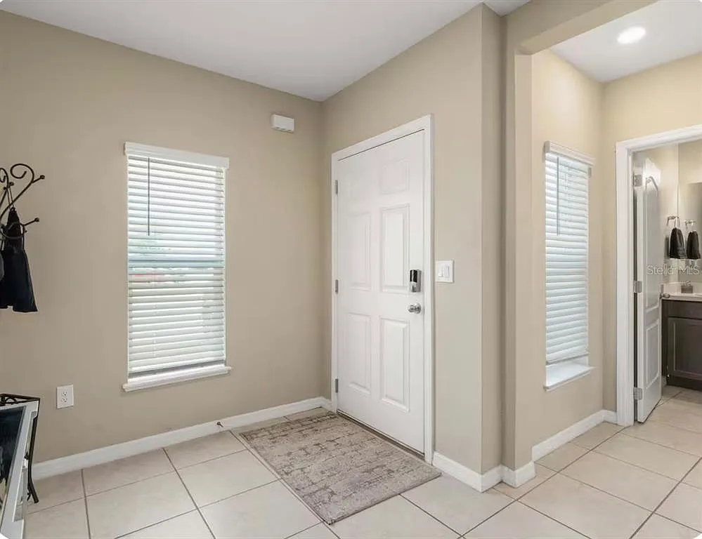 3 bed, 2.5 bath, 1762 sqft, $2,200 — Photo 2