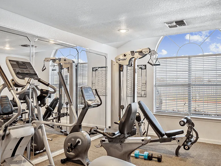 Falcon Pointe Apartments — Photo 15