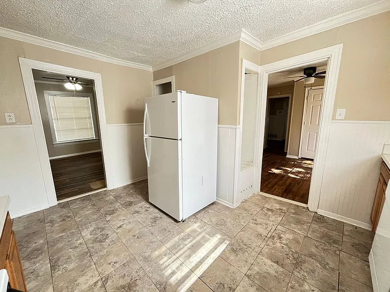 800 Audra Ln — Photo 32
