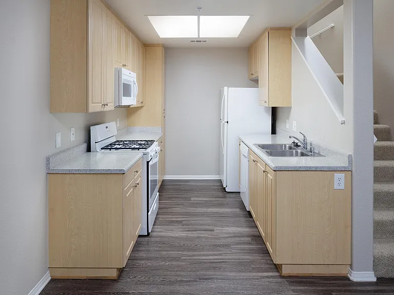 Laurel Glen Apartment Homes — Photo 34