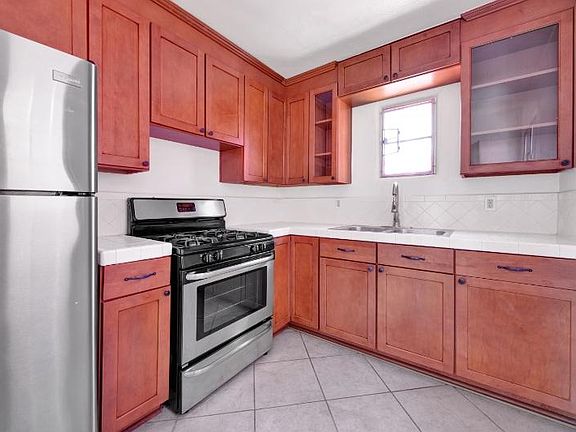 3rd image of 1414 Echo Park Ave