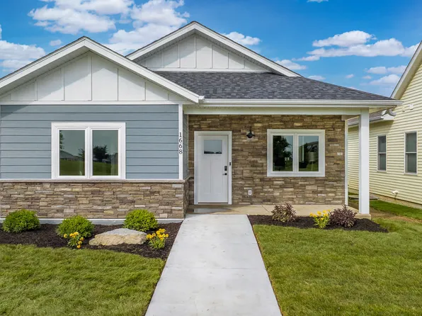 1668 Olde Brandy Ln, Davenport, IA 52807