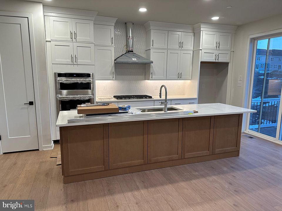2nd image of 513 Anfield Rd #200