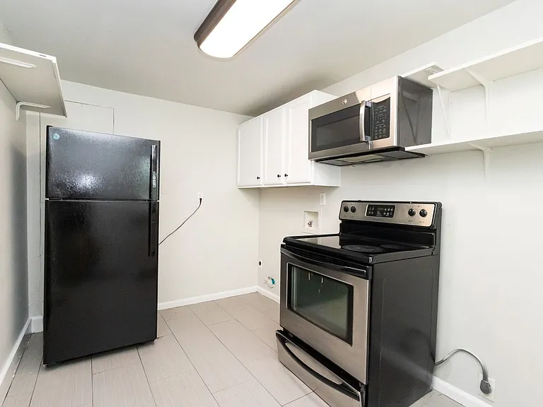 1806 Dixon St — Photo 8