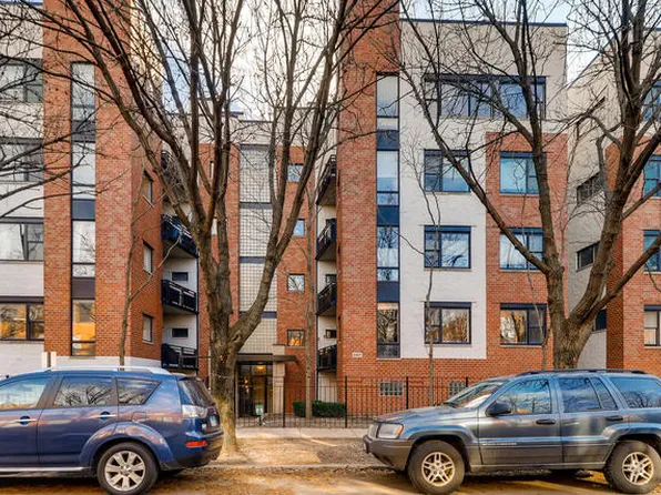 2317 W Wolfram St APT 211, Chicago, IL 60618