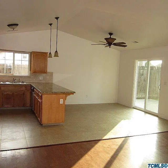 4 bed, 1476 sqft, $2,495 — Photo 4