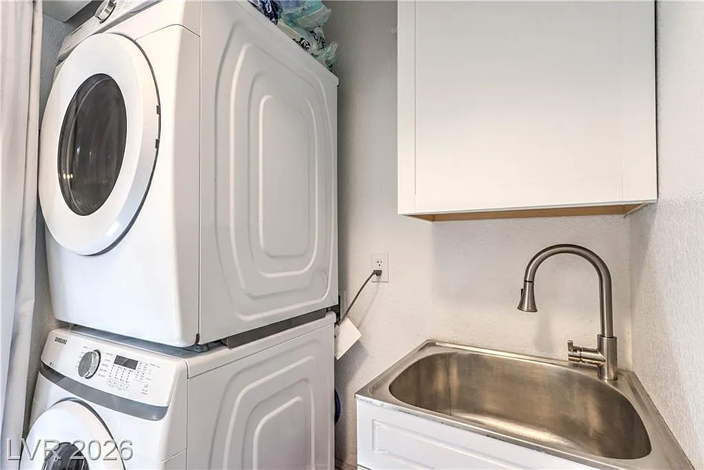 2 bed, 1.5 bath, 1000 sqft, $1,800 — Photo 2
