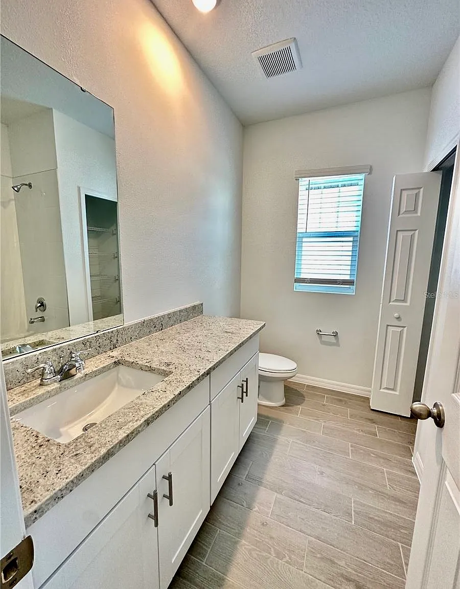 3 bed, 2216 sqft, $2,650 — Photo 3