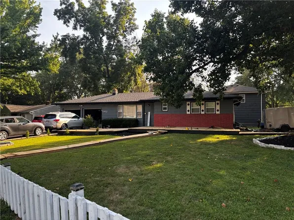 7912 Overton Dr, Raytown, MO 64138