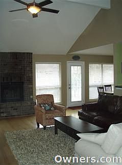 Living Room,Vaulted ceilings,Gas fire place