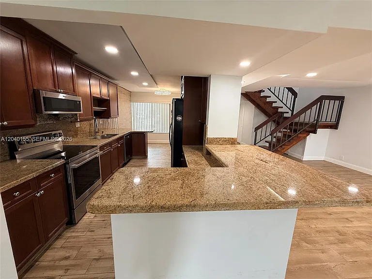 9717 N New River Canal Road 406 #406 — Photo 12