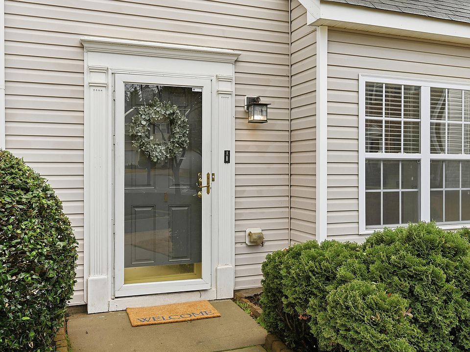1st image of 31 Edgebrook Cir