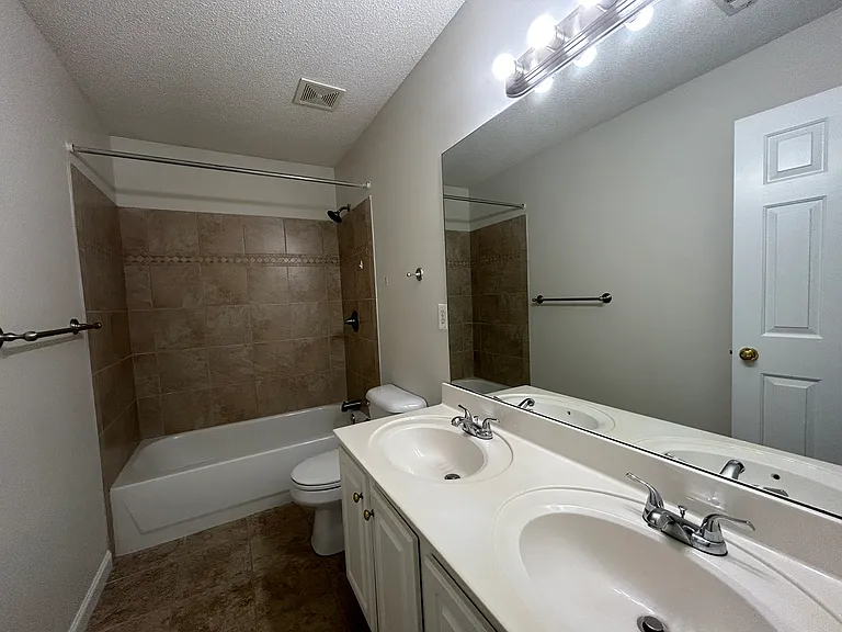 180 Sessingham Ln — Photo 37