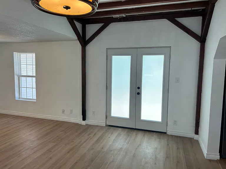 1551 Jefferson St — Photo 11
