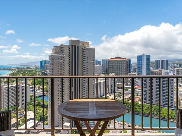 411 Hobron Ln APT 3314, Honolulu, HI 96815