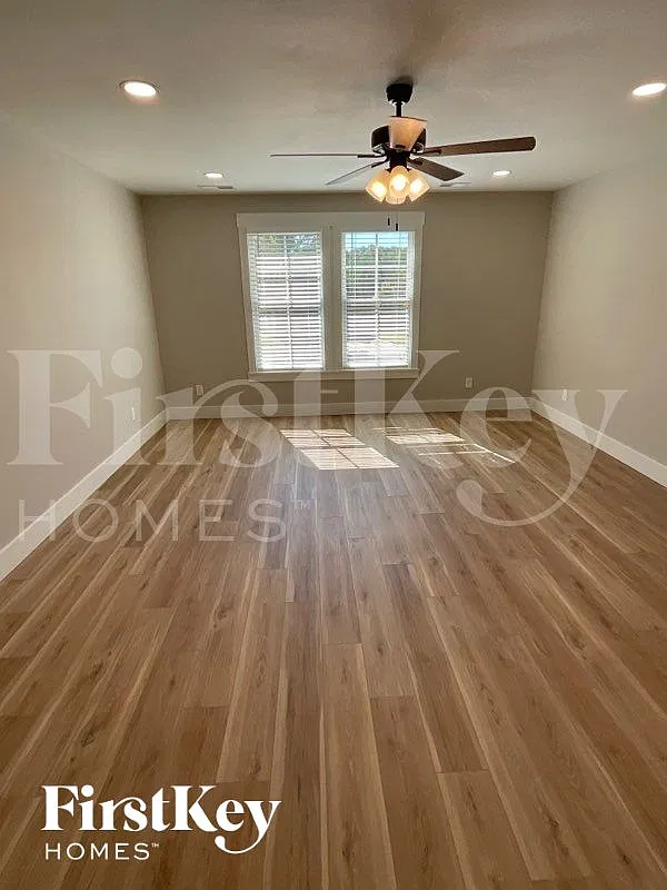 4 bed, 3.0 bath, 2847 sqft, $2,710 — Photo 4