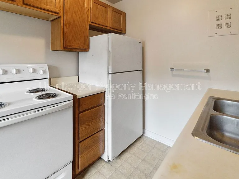 724 W Maxwell Ave — Photo 5