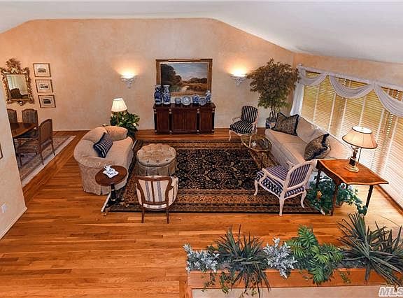 3rd image of 70 Soundview Dr