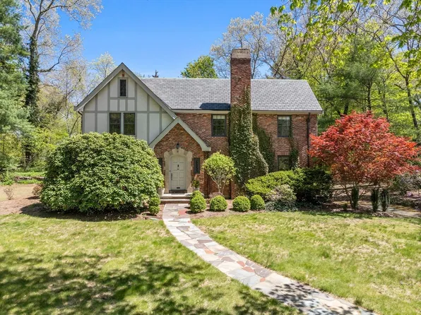 81 Garden Rd, Wellesley, MA 02481