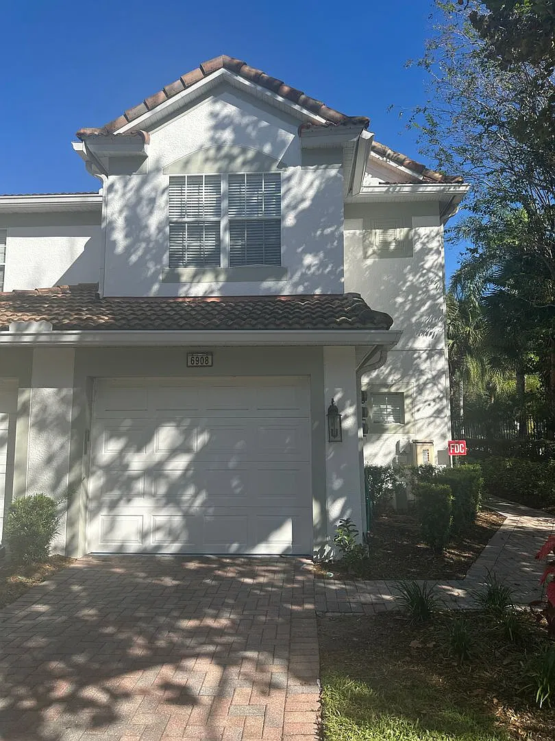 Dr. Phillips Townhome! 3brm 2.5bath spacious poolside townhome in The Vistas at Phllips Commons — Photo 3