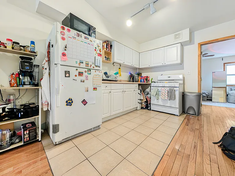 822 Myrtle Ave #3A — Photo 2