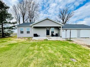 415 Summerfield Rd, Saint Jacob, IL 62281