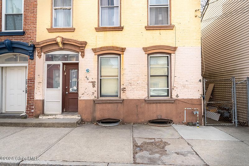 4th image of 46 Ida St.