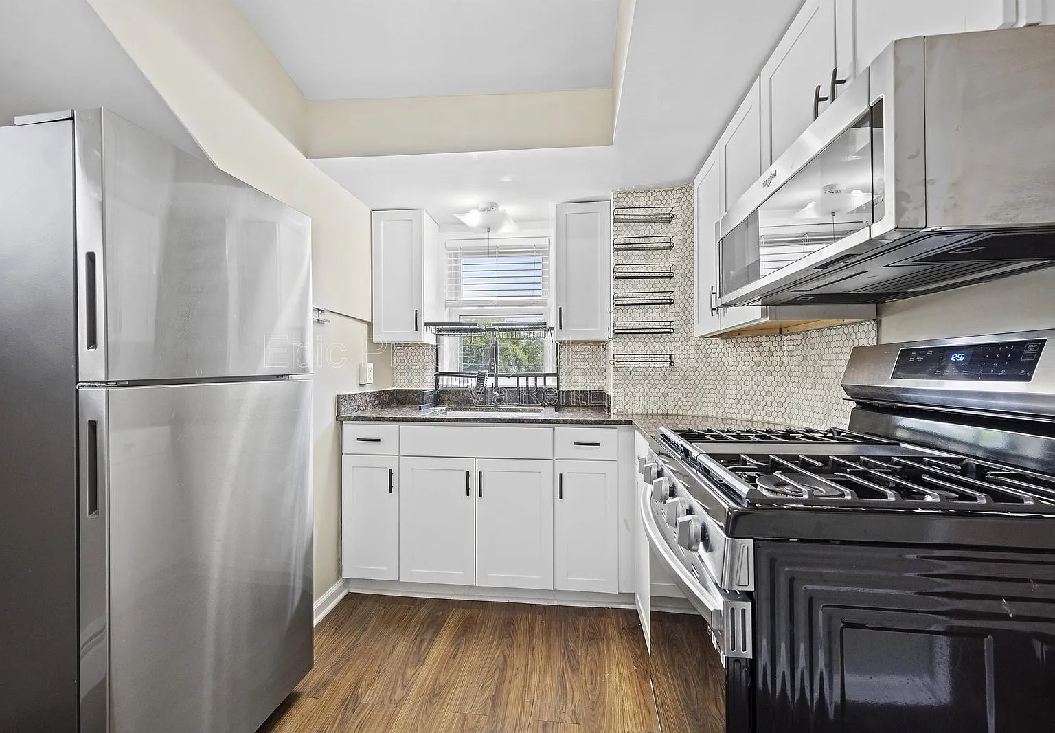 2 bed, 1.0 bath, $1,295 — Photo 3