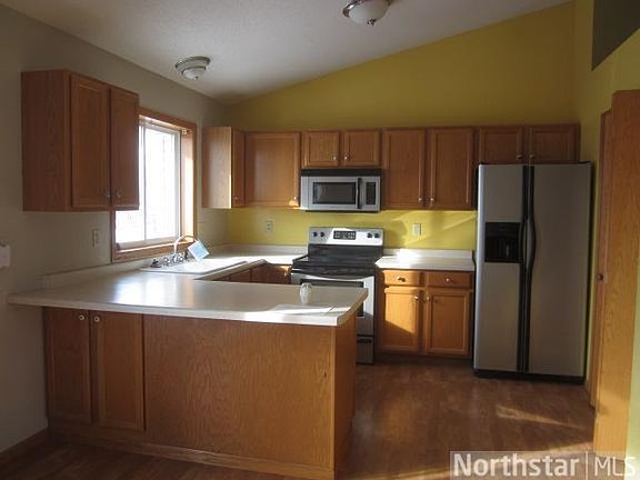 2nd image of 1185 Vista Dr