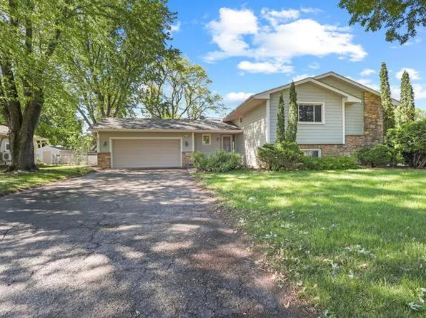 720 Tanglewood Dr, Shoreview, MN 55126