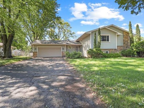 720 Tanglewood Dr, Shoreview, MN 55126